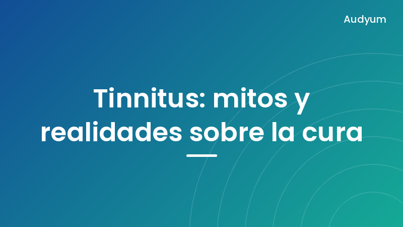 Paciente con la mano en el oído durante una consulta con su audioprotesista